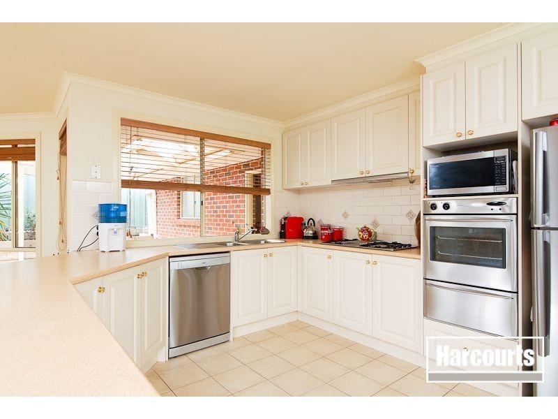 28 Kuranda Crescent, Berwick VIC 3806