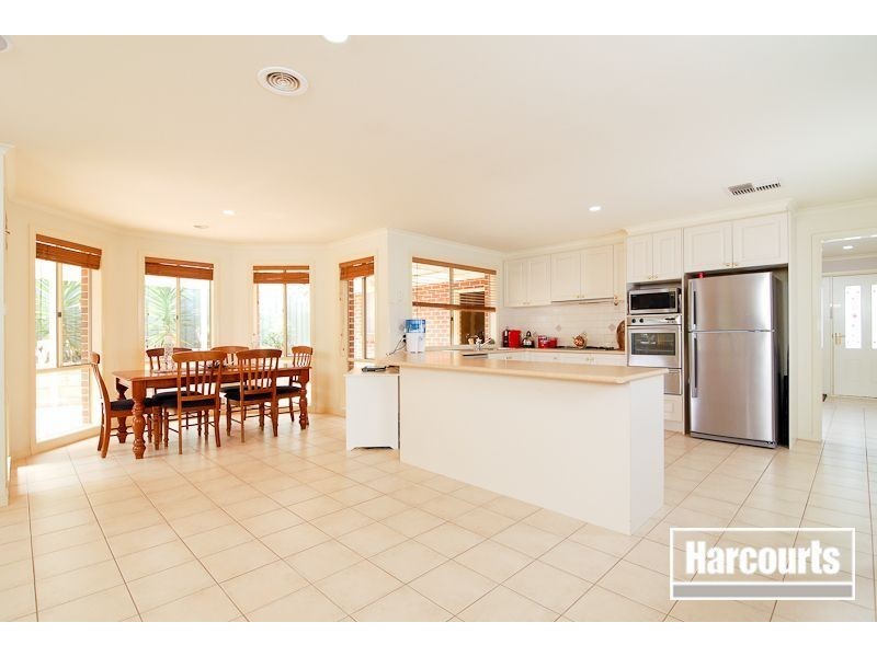 28 Kuranda Crescent, Berwick VIC 3806