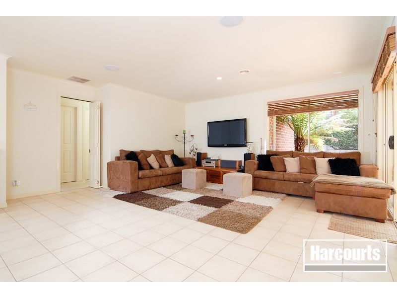 28 Kuranda Crescent, Berwick VIC 3806