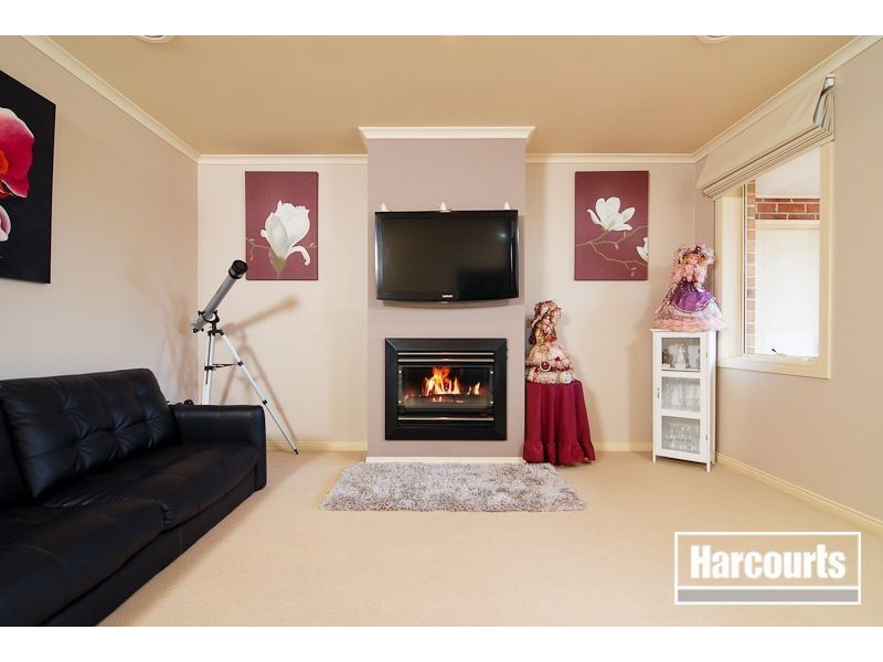 28 Kuranda Crescent, Berwick VIC 3806