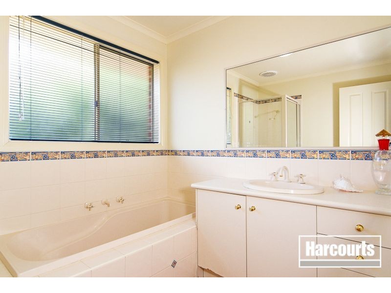 28 Kuranda Crescent, Berwick VIC 3806