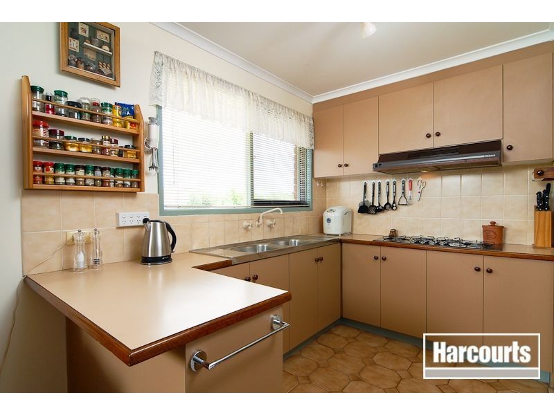 13 Tamarisk Rd, Narre Warren VIC 3805