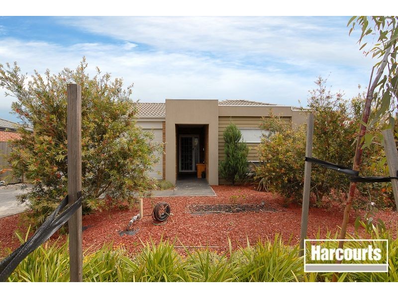 15 Dunferline Crescent, Cranbourne VIC 3977
