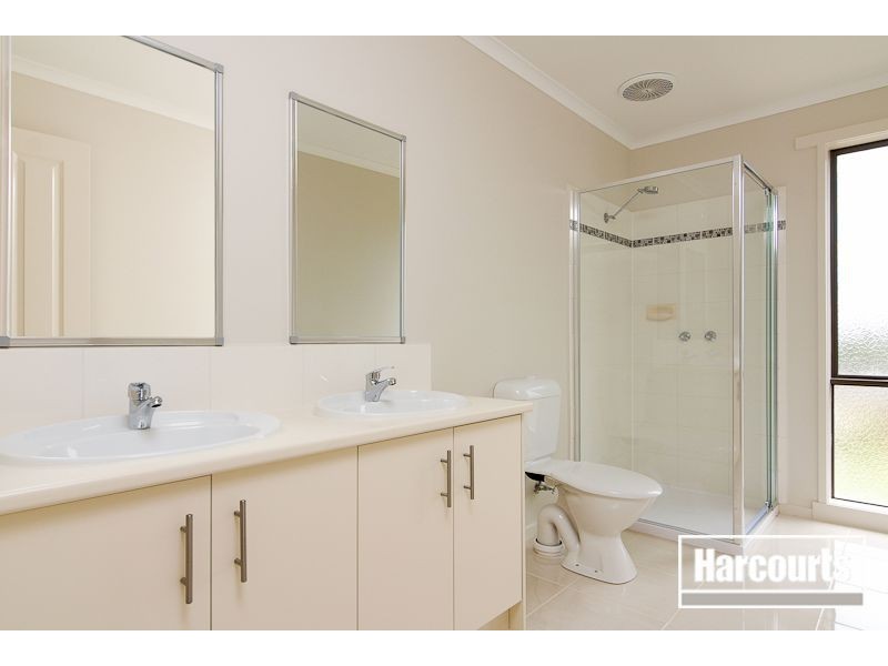 24 Bethune Drive, Hampton Park VIC 3976