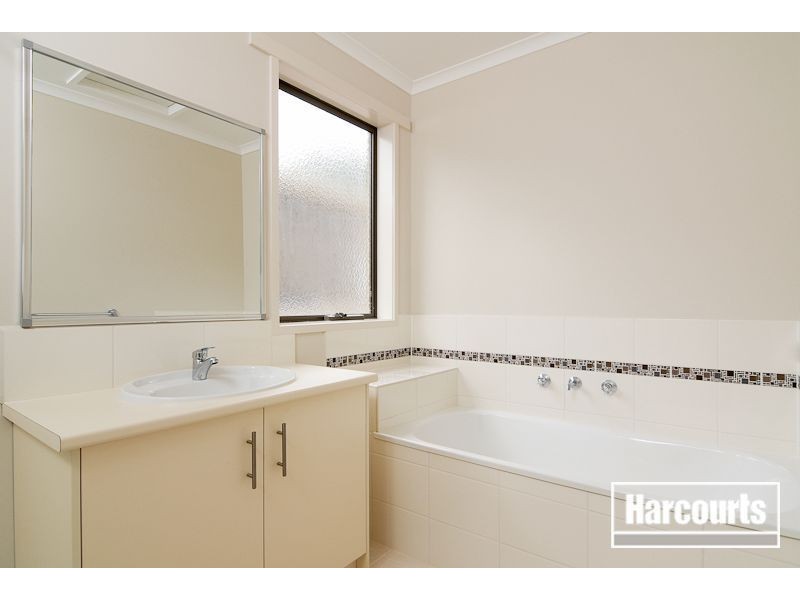 24 Bethune Drive, Hampton Park VIC 3976