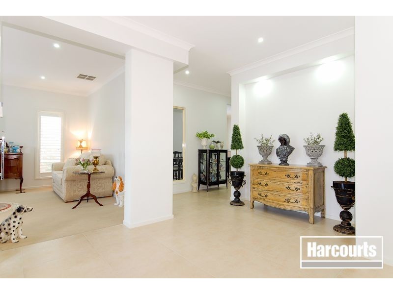 7 Discovery Avenue, Cranbourne North VIC 3977