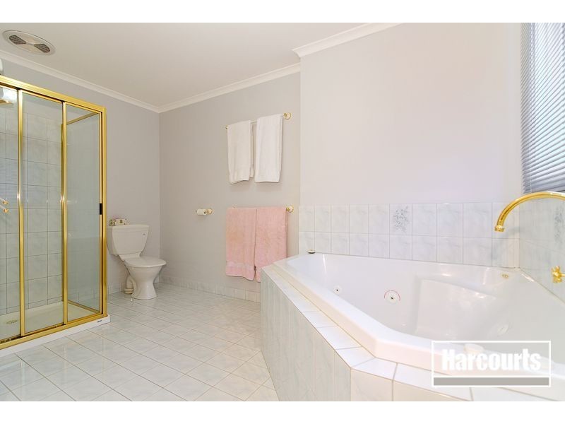 38 Crystal Brook Court, Narre Warren South VIC 3805