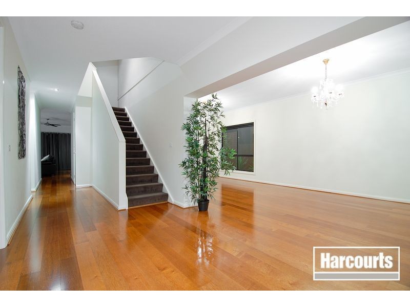 4 Middlesex Court, Cranbourne North VIC 3977