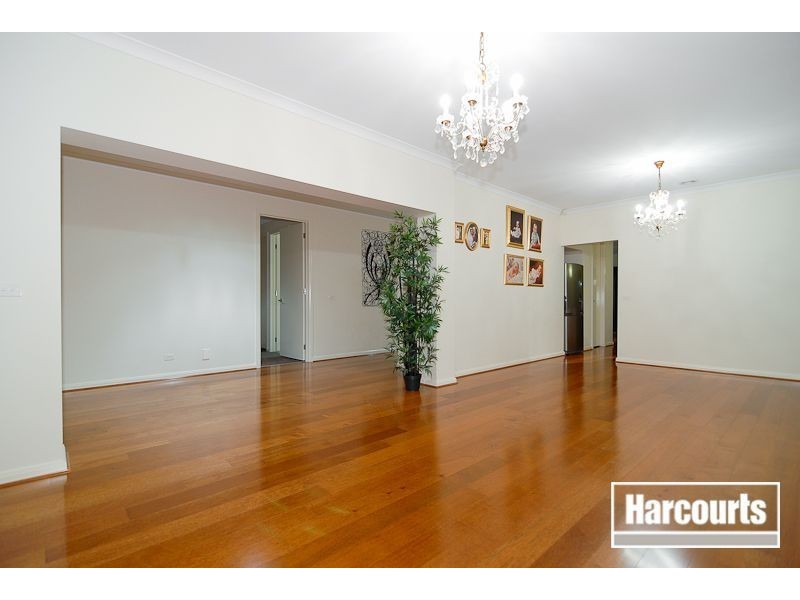 4 Middlesex Court, Cranbourne North VIC 3977