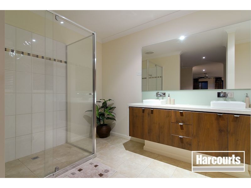 4 Middlesex Court, Cranbourne North VIC 3977
