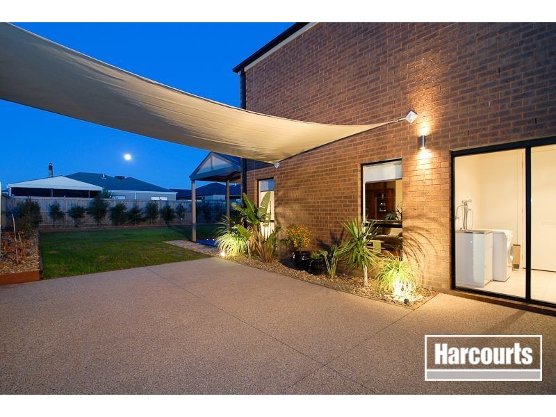 4 Middlesex Court, Cranbourne North VIC 3977