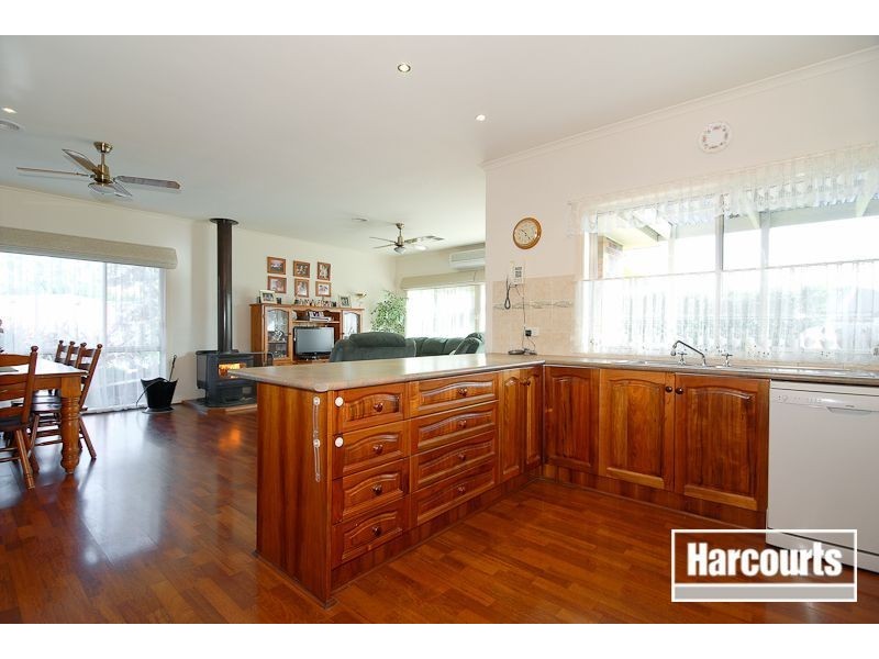 4 Clapton Court, Cranbourne East VIC 3977