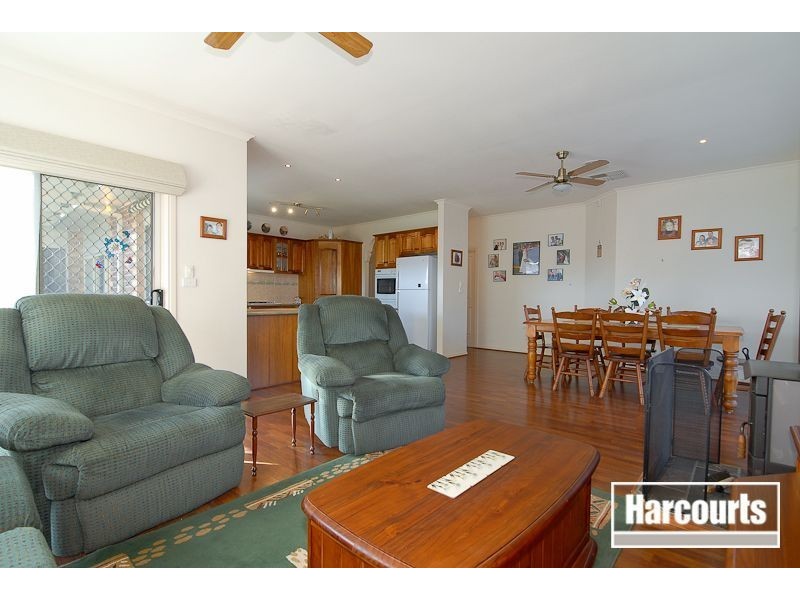 4 Clapton Court, Cranbourne East VIC 3977