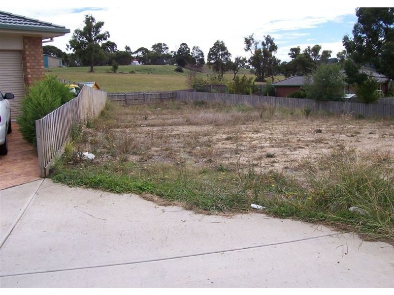 12 St James Park Rise, Mooroolbark VIC 3138