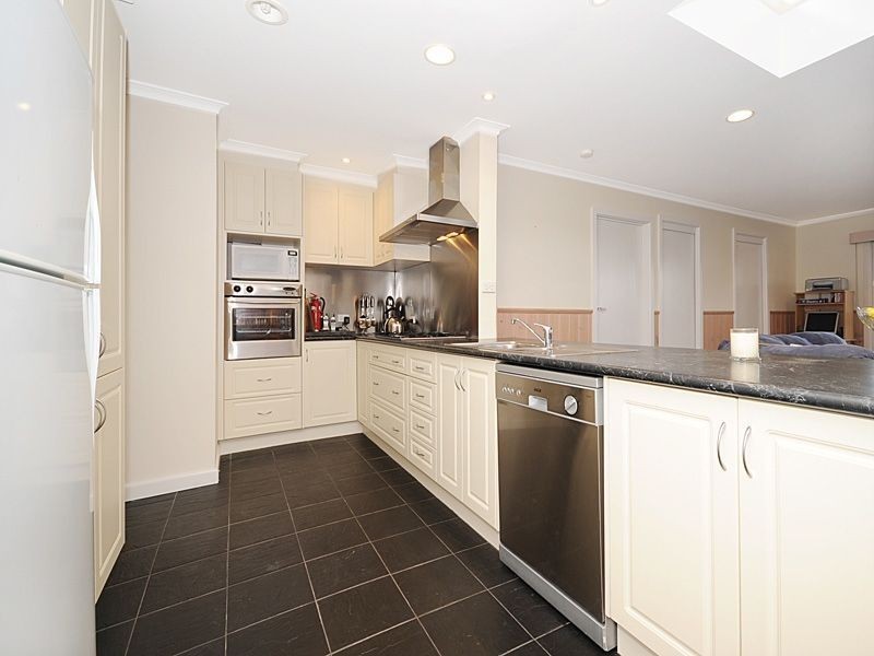 18 Loch Street, Kilsyth VIC 3137