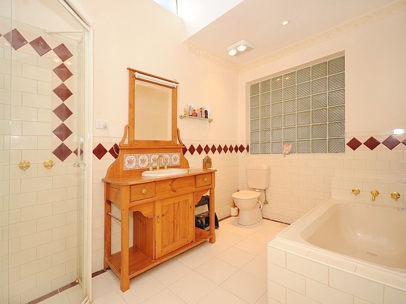 18 Loch Street, Kilsyth VIC 3137