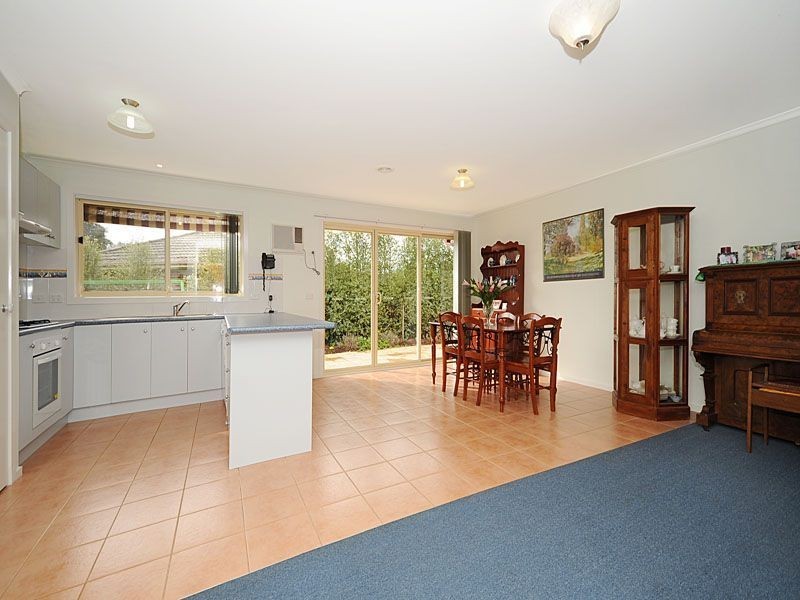 2/4 Jillian Street, Mooroolbark VIC 3138