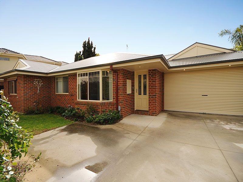 2/4 Jillian Street, Mooroolbark VIC 3138