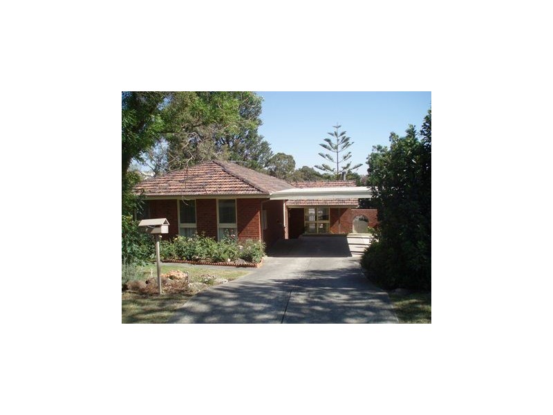 11 Wildwood Grove, Ringwood VIC 3134