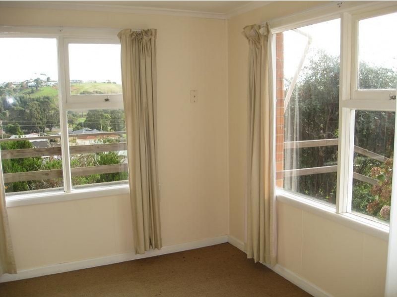 1/21 Quinn Street, Penguin TAS 7316