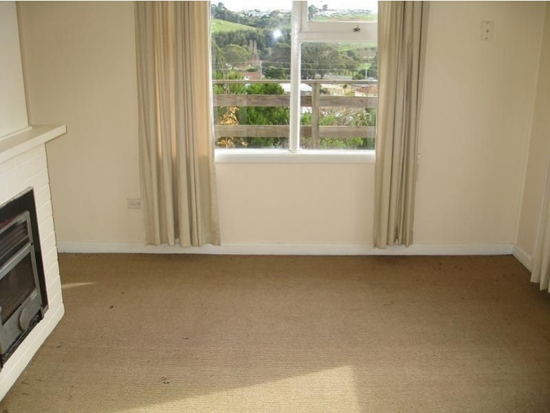 1/21 Quinn Street, Penguin TAS 7316