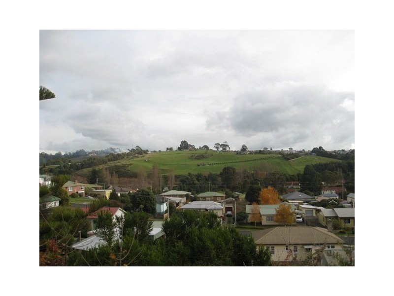 2/21 Quinn Street, Penguin TAS 7316