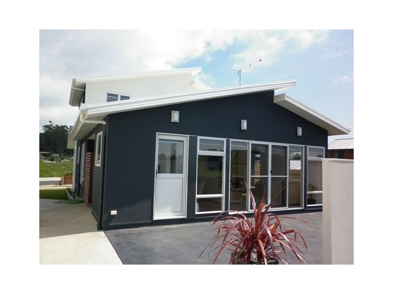 15 Berkshire Parade, Penguin TAS 7316