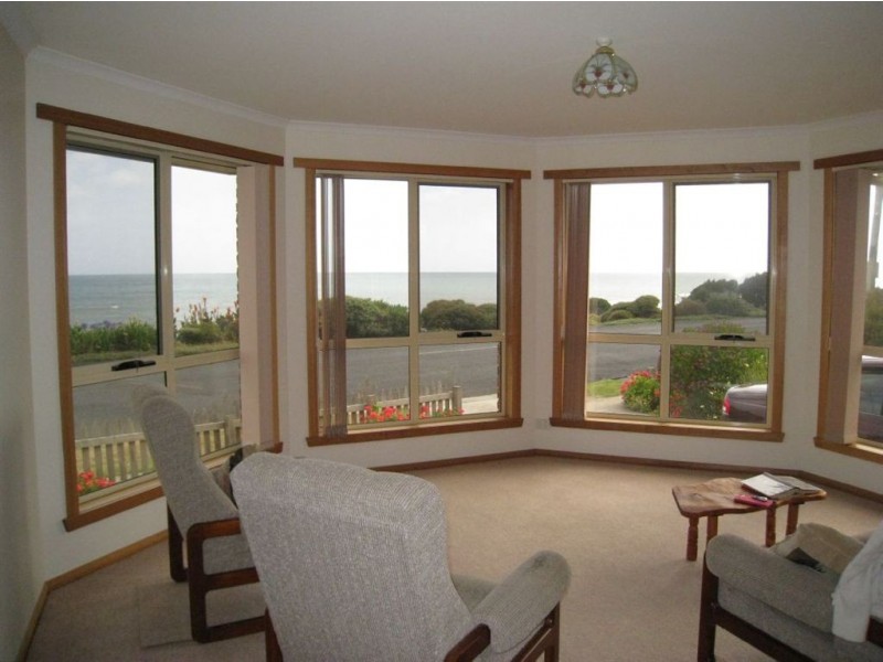 132 Main Street, Penguin TAS 7316