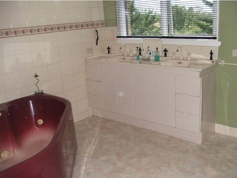 111 South Road, Penguin TAS 7316