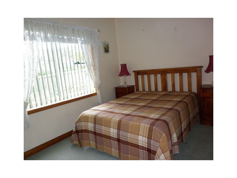 26 Elizabeth Street, Penguin TAS 7316