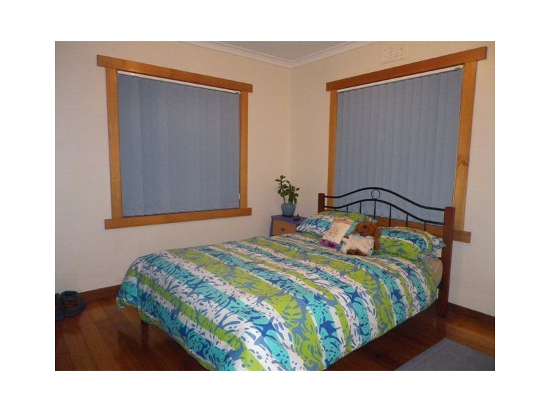 4 Elizabeth Street, Penguin TAS 7316