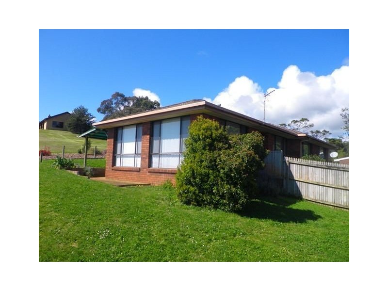 8 Lyndara Drive, Penguin TAS 7316