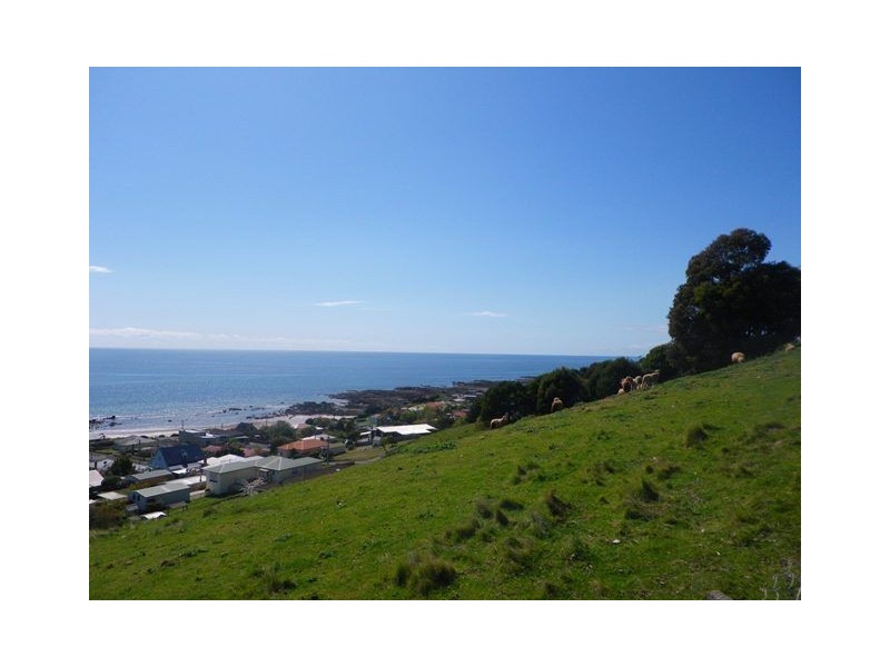 8 Lyndara Drive, Penguin TAS 7316