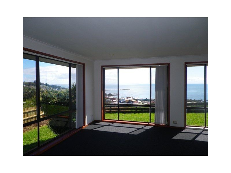 8 Lyndara Drive, Penguin TAS 7316