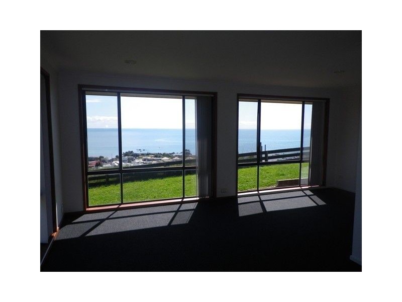 8 Lyndara Drive, Penguin TAS 7316
