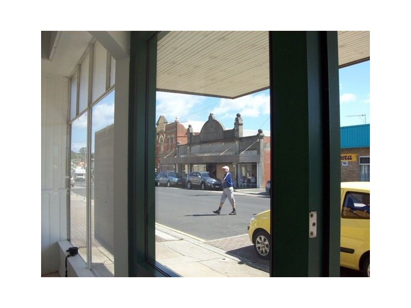 92 Main Road, Penguin TAS 7316