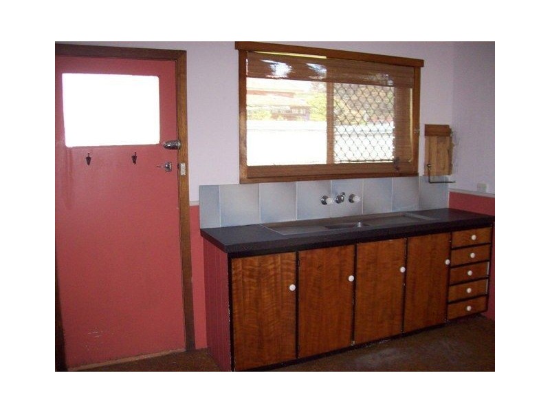 92 Main Road, Penguin TAS 7316