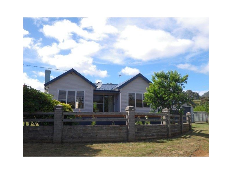 5 Sunny Ridge Avenue, Penguin TAS 7316