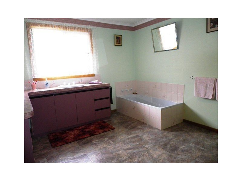 206 Main Road, Penguin TAS 7316