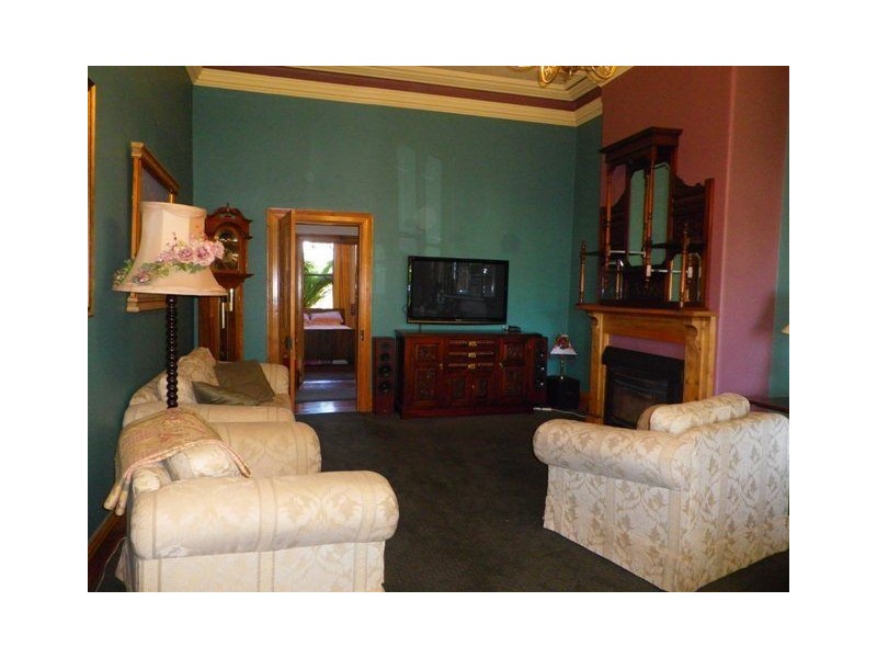 25 Main Road, Penguin TAS 7316