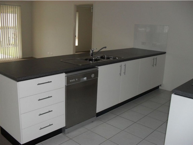 15 Tuckers Creek Rd, Nambour QLD 4560