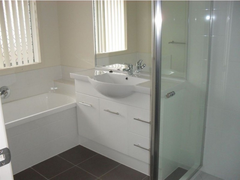 15 Tuckers Creek Rd, Nambour QLD 4560