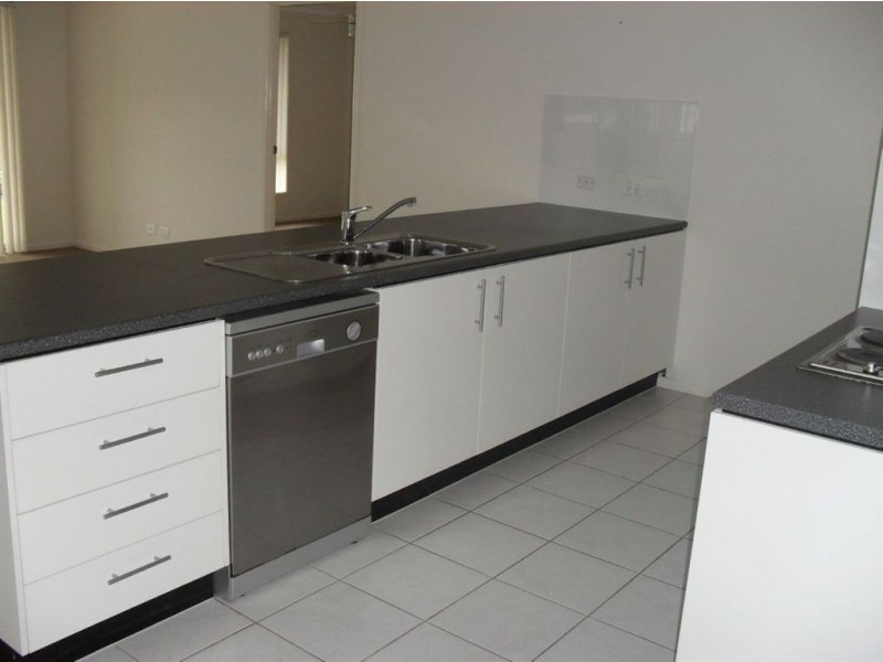 15 Tuckers Creek Rd, Nambour QLD 4560