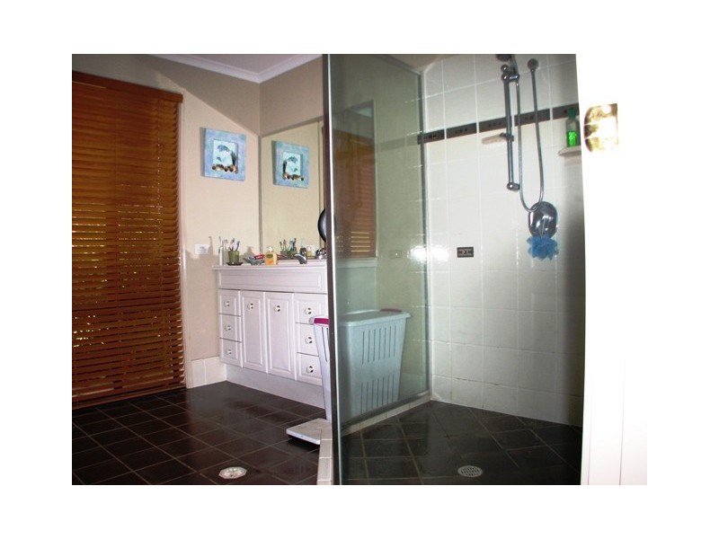 2 Dorset Close, Greenbank QLD 4124