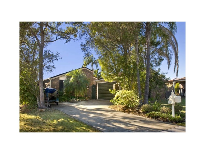 6 Vista Court, Scarborough QLD 4020