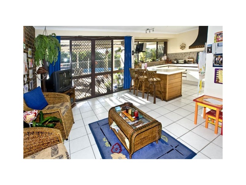 6 Vista Court, Scarborough QLD 4020