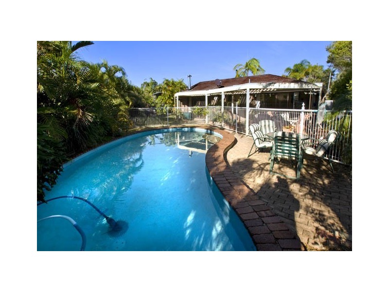 6 Vista Court, Scarborough QLD 4020