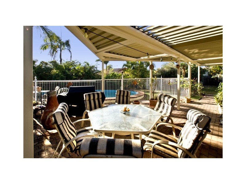 6 Vista Court, Scarborough QLD 4020