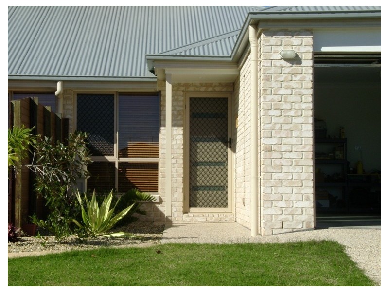 2/4 Olivine Court, Rothwell QLD 4022