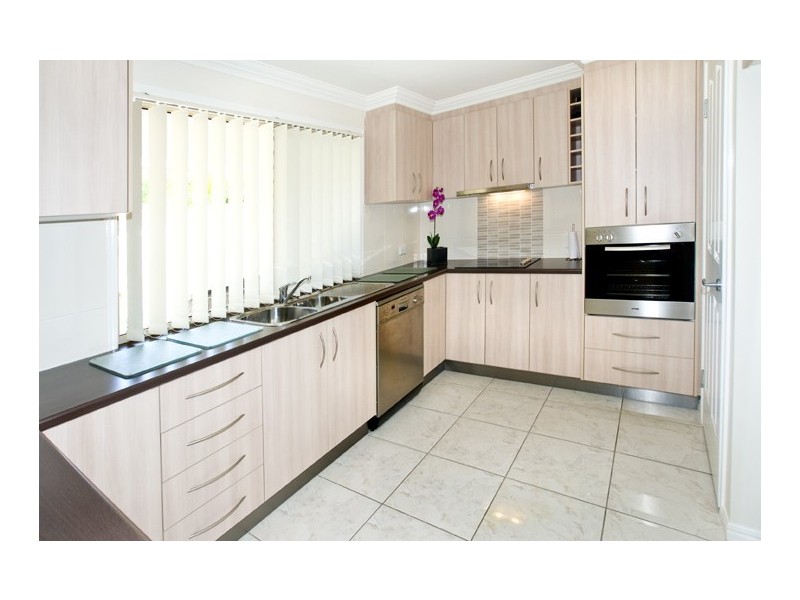 8 Robert Close, Redcliffe QLD 4020